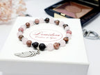 Bracelet d'Intention Amour et Pardon | Quartz Rose, Rhodonite et Plume | Cadeau Noël Dame