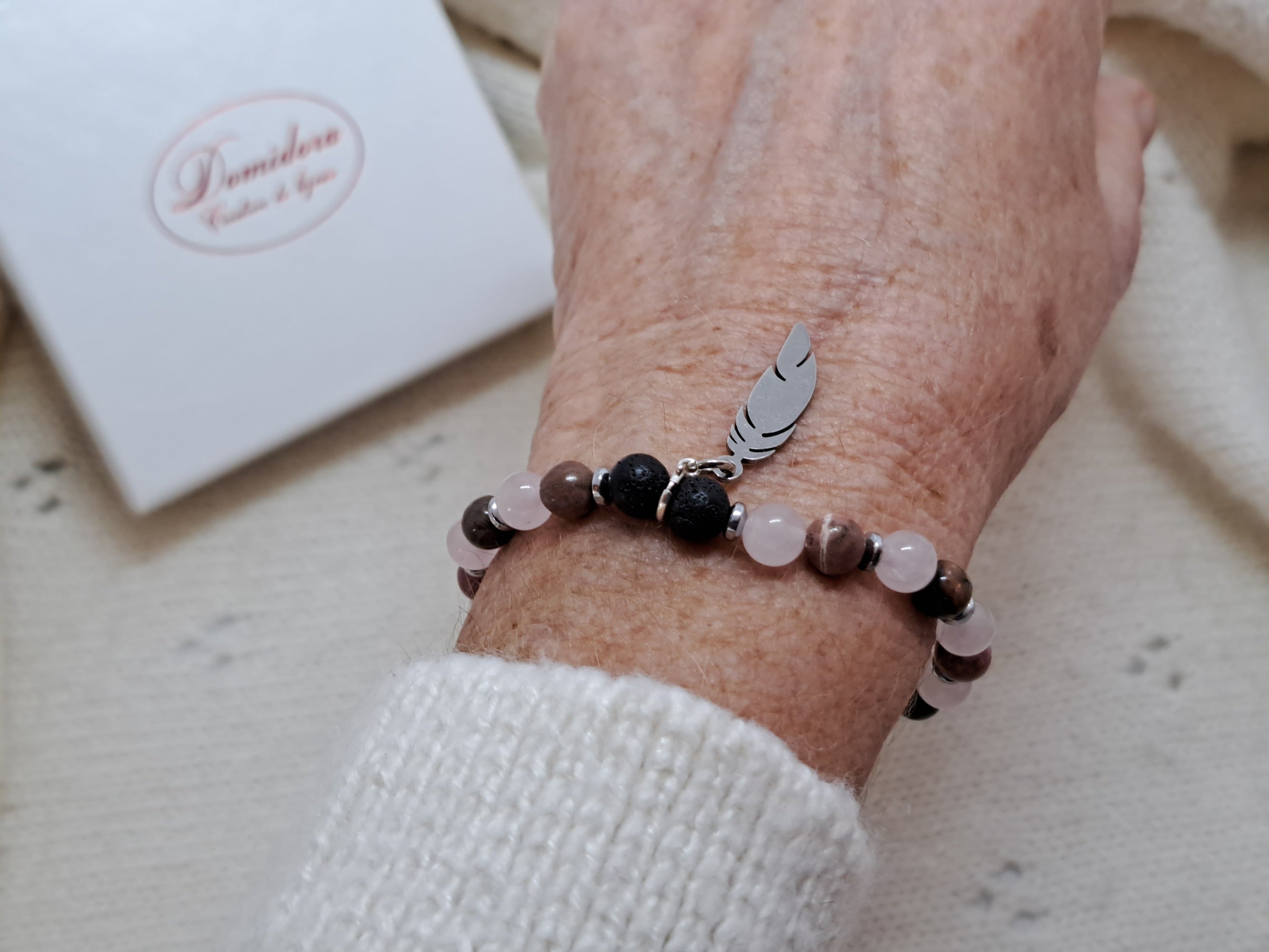 Bracelet d'Intention Amour et Pardon | Quartz Rose, Rhodonite et Plume | Cadeau Noël Dame