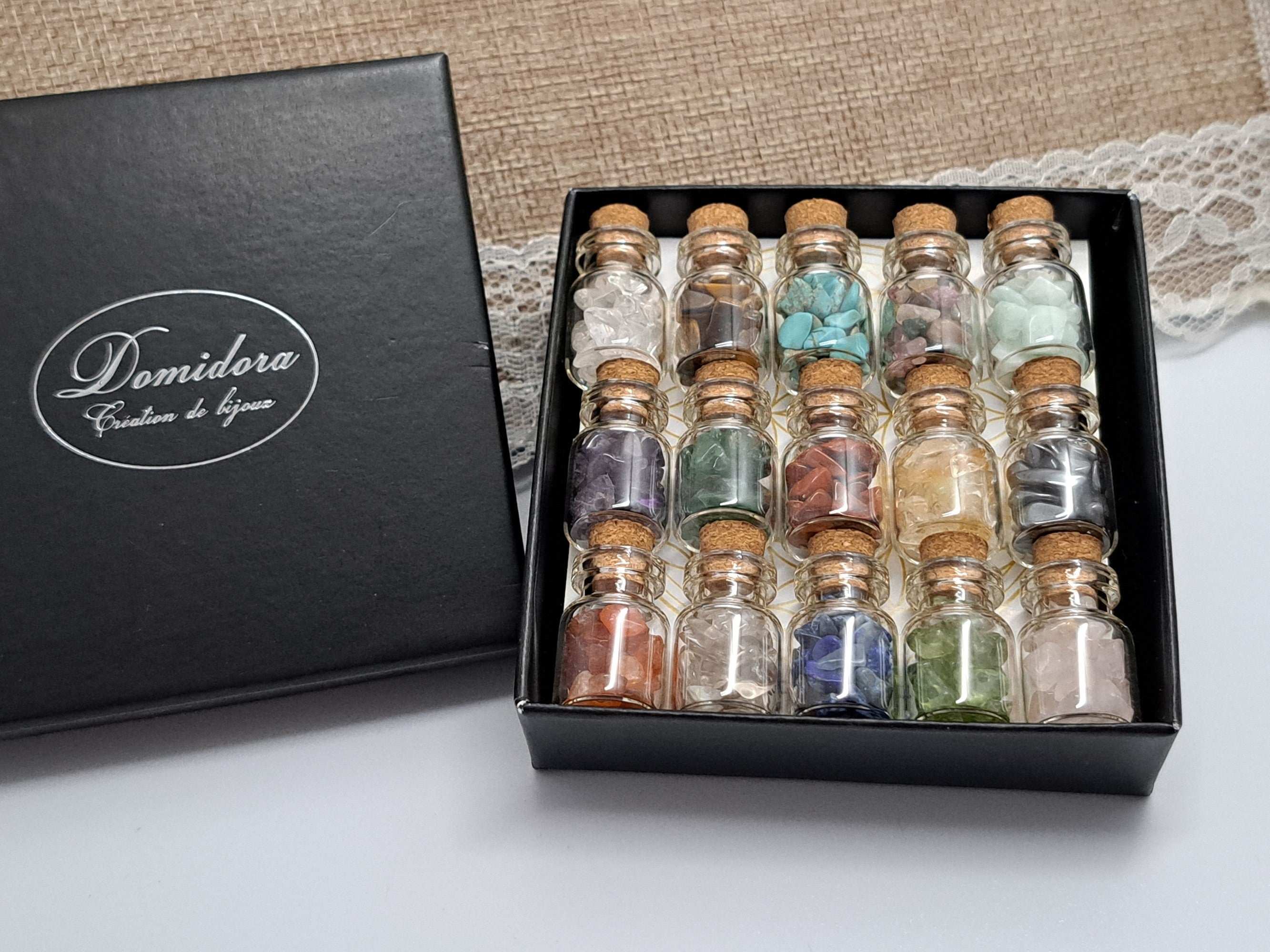🥳 Offre Spéciale Noël pour Collectionneurs 🎄 : L'Ensemble Ultime de 15 Mini Fioles de Pierres Naturelles